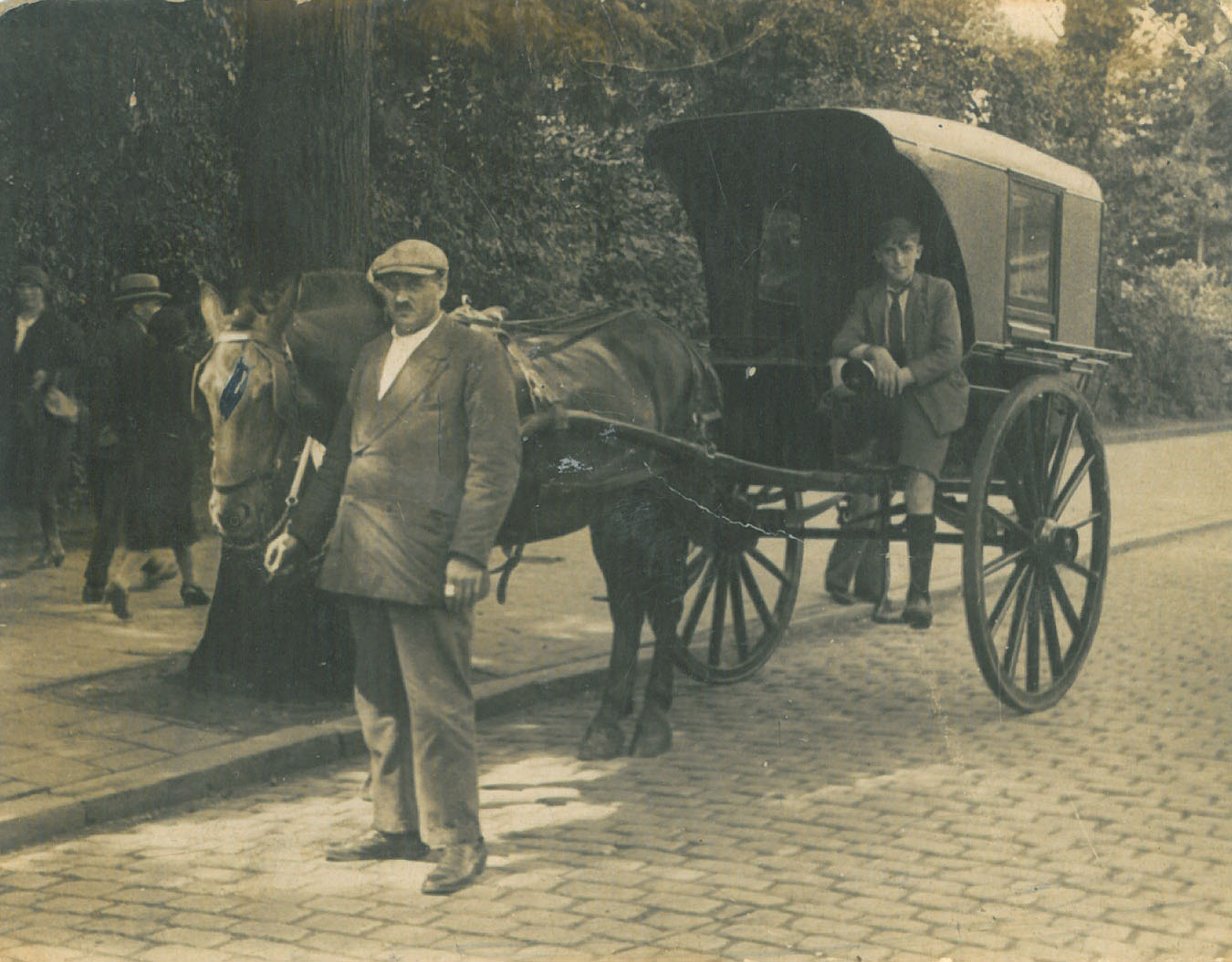 1922