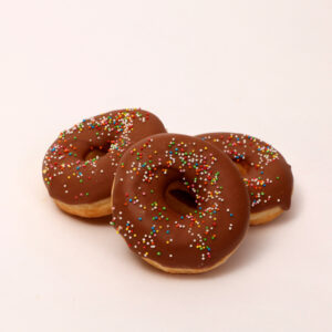 Donut overgoten met chocolade van Bakkerij Floor van Lieshout