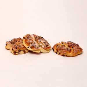 koffiebroodje met room en rozijnen van bakkerij floor van lieshout