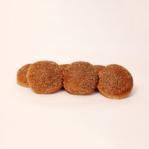 Tarwebolletjes gedecoreerd met sesamzaad van bakkerij floor van lieshout